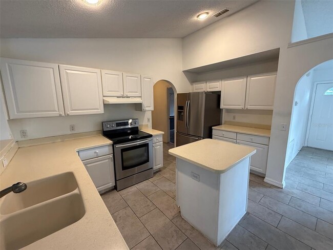 Building Photo - 607 Basingstoke Ct