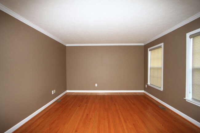 Building Photo - 2120 Benomi Dr