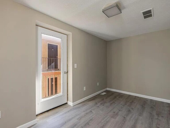 Building Photo - 87 W 9th Ave