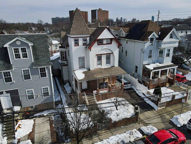 Building Photo - 181-183-183 N 6th St