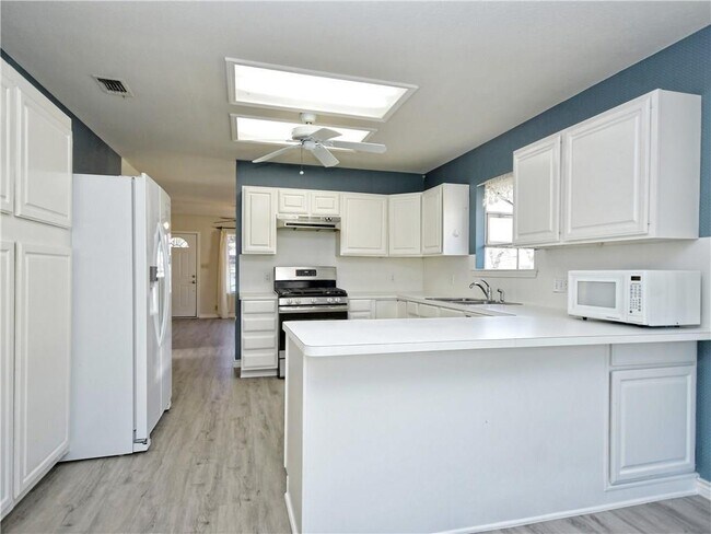 Building Photo - 5409 Grover Ave