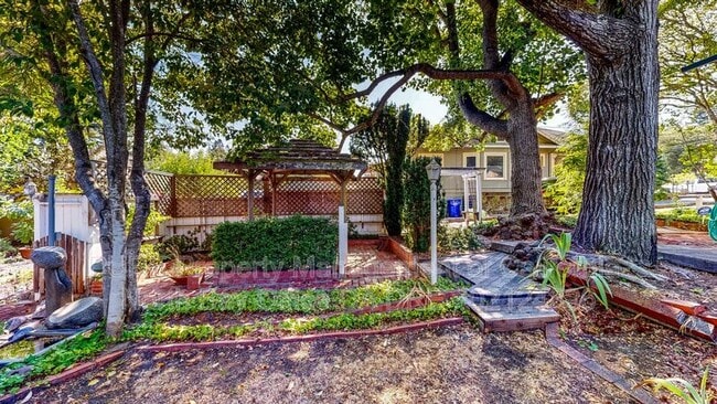 Building Photo - 7225 Bodega Ave