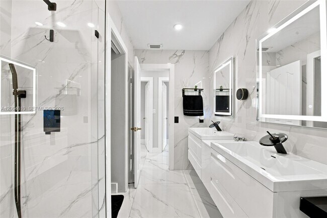 Building Photo - 821 Ramblewood Dr