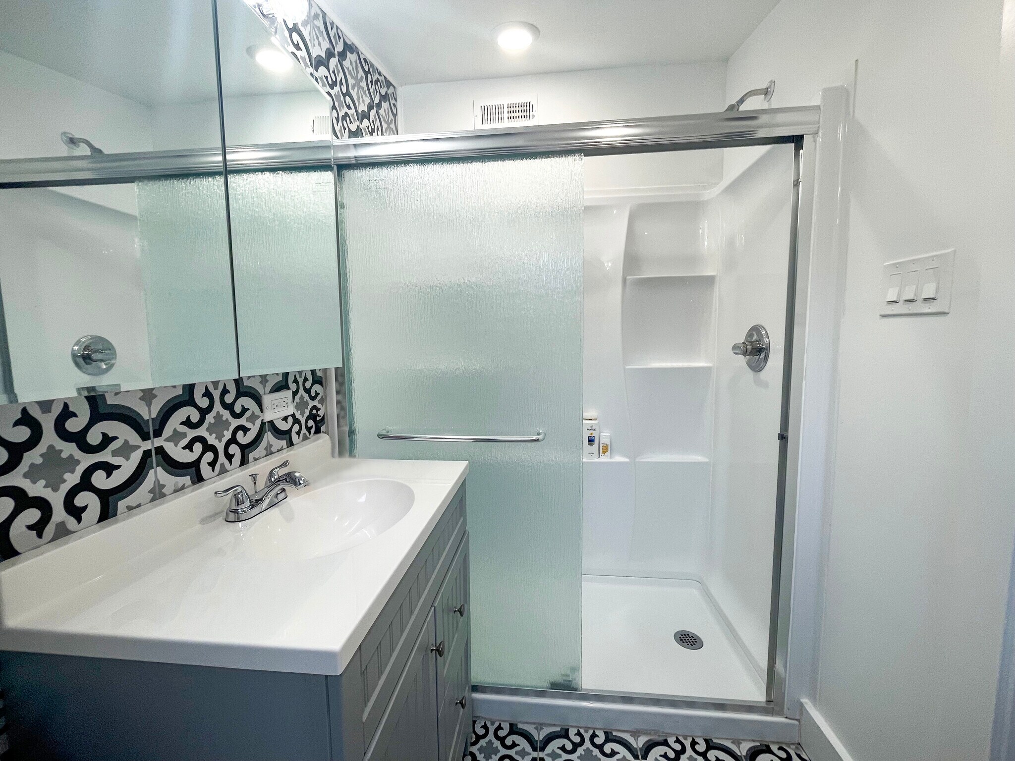 Building Photo - 4027 Beechwood Blvd