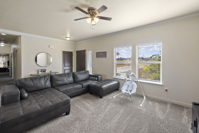 Building Photo - Spacious 3-Bed, 2-Bath Modern Home on 1.16...