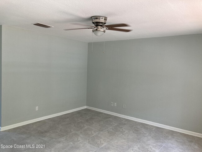 Building Photo - 988 Nicklaus Dr