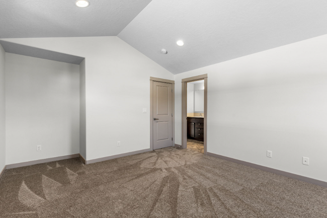 Building Photo - 2523 NW Spruce Pl