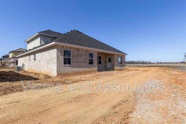 Building Photo - 1050 Whistler St