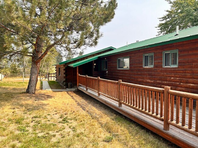 Building Photo - 10 Acres of Horse Property in Victor!