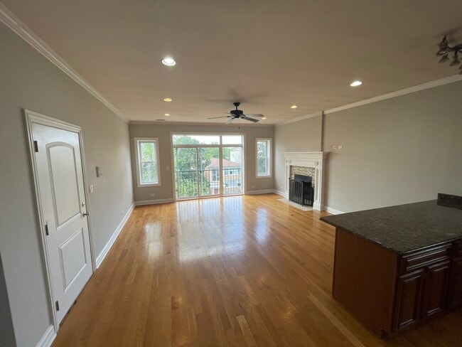 Building Photo - 6229 N Richmond St