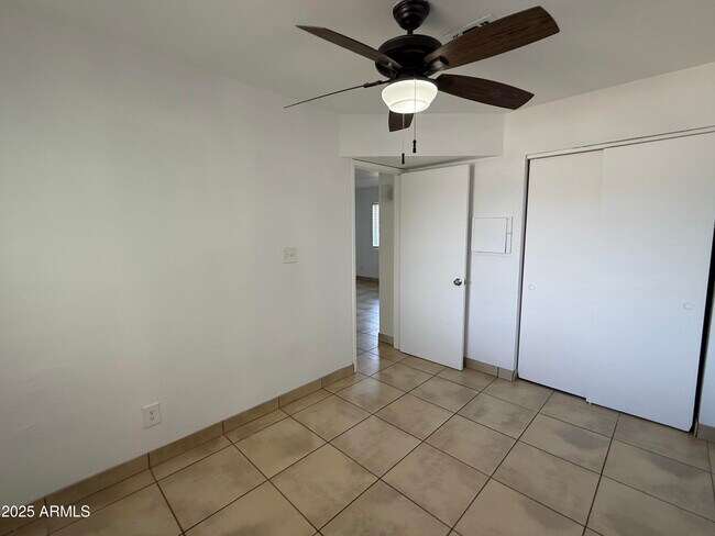 Building Photo - 1551 E Christy Dr