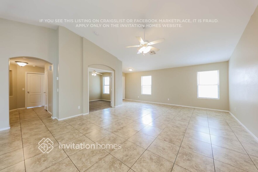 Building Photo - 11825 W Maui Ln