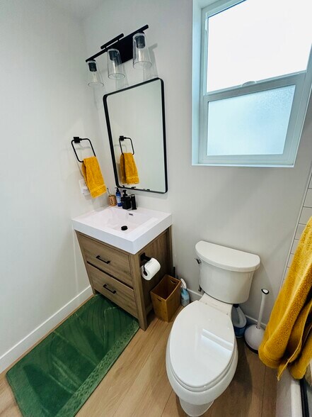 Building Photo - 4415 Catalpa St