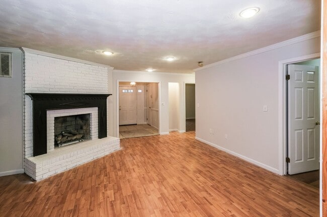 Building Photo - Beautiful Single Family Rambler with Huge Yard and Off Street Parking
