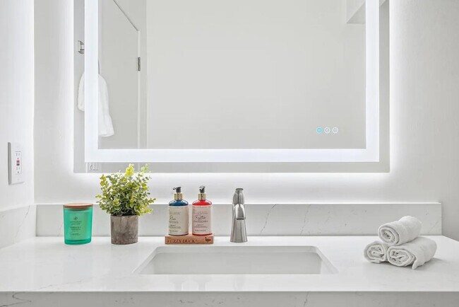 Building Photo - 422 Morse Ave