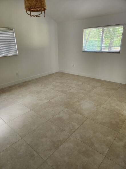 Building Photo - 11455 SW 82nd Ave