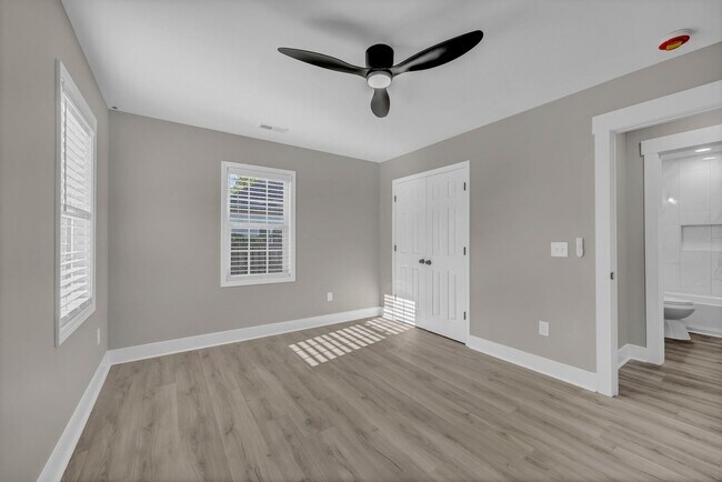 Building Photo - 101 Sixth St N