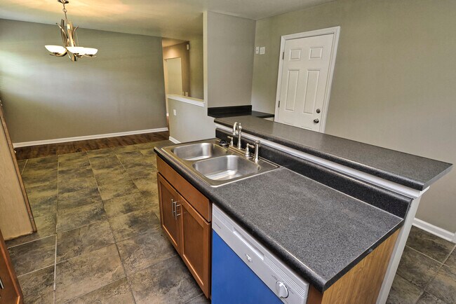 Building Photo - 2635 Netherton Dr