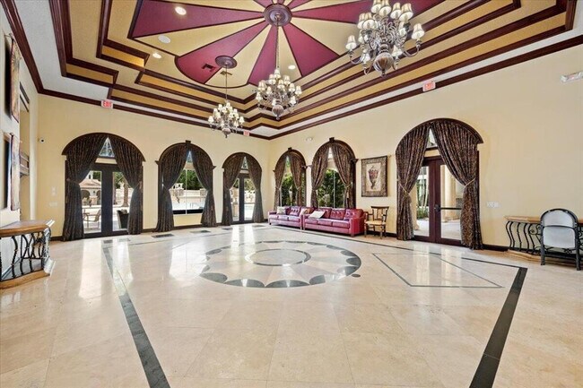 Building Photo - 10295 Trianon Pl