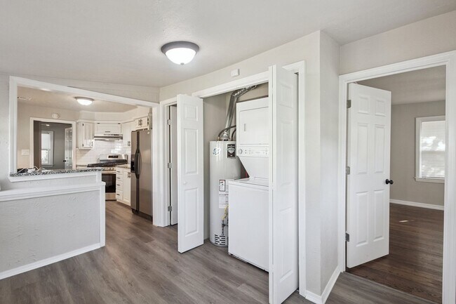 Building Photo - Location, Light & Lifestyle! 3-Bedroom Tulsa Beauty Near TU!