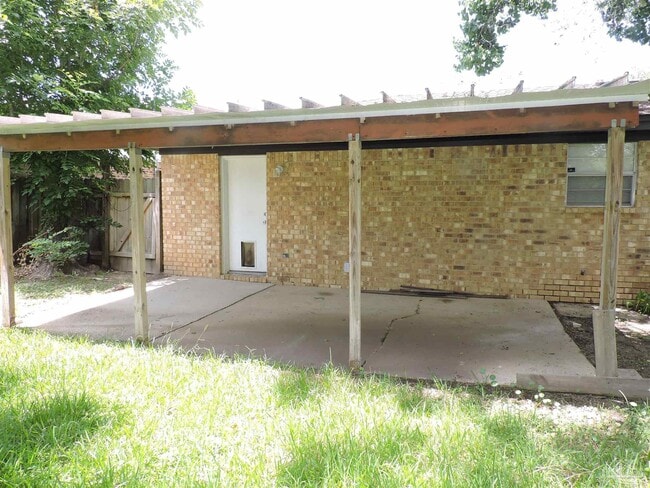 Building Photo - 7031 Redondo Dr