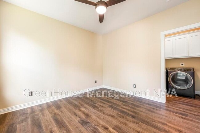 Building Photo - 6 Lyneham Ln