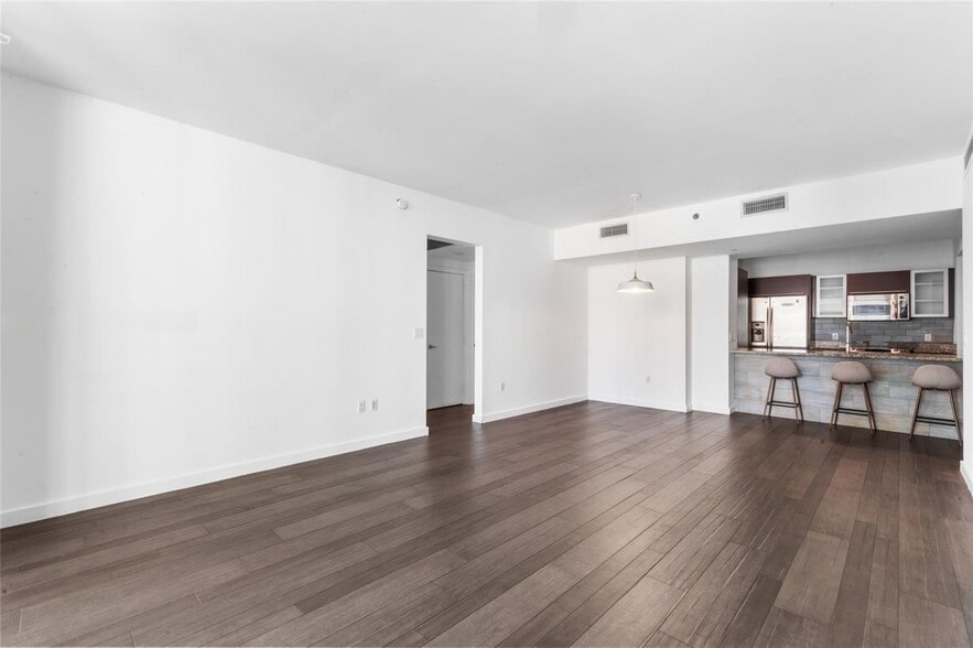 Building Photo - 951 Brickell Ave