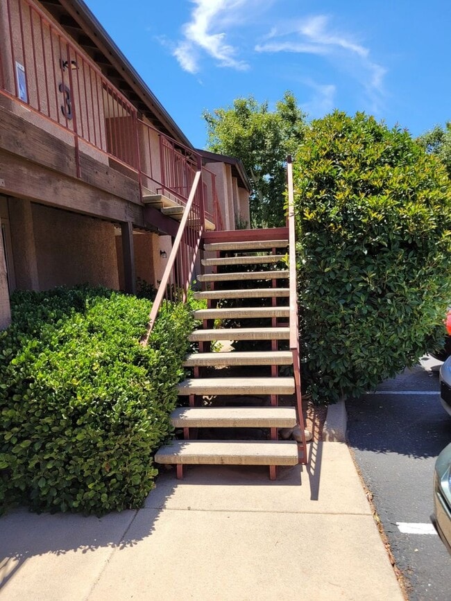 Building Photo - Tierra Sienna Condo- 6-Month Lease Term