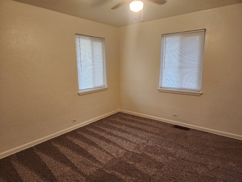 Building Photo - 1719 E Kiowa St