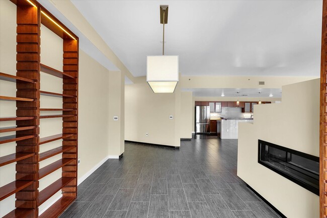 Building Photo - 3,400 SQFT CONDO IN DOWNTOWN CHAMPAIGN W/ ...