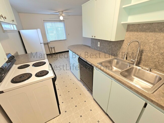 Building Photo - 3040 SE 136th Ave