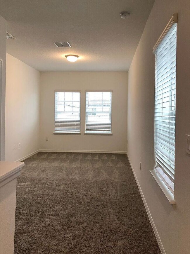 Building Photo - Beautiful 3/2.5 Newly Appointed Home with ...