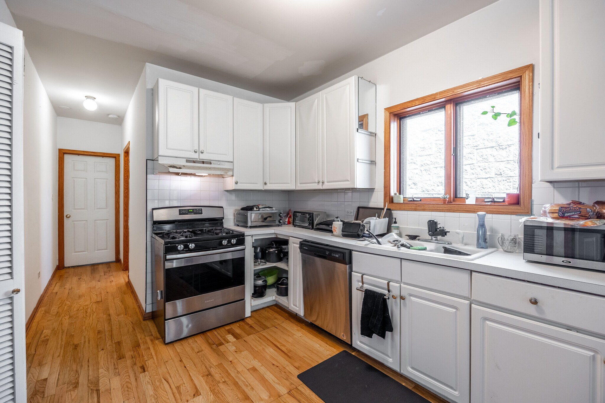 Building Photo - 1351 N Wolcott Ave