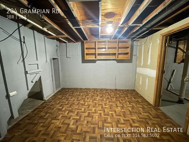 Building Photo - 204 Grampian Rd