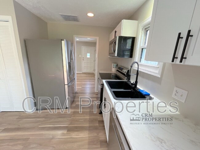 Building Photo - 521 Arthur Dr