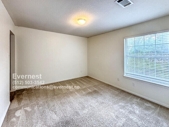 Building Photo - Spacious 5-Bedroom Retreat with Modern Com...