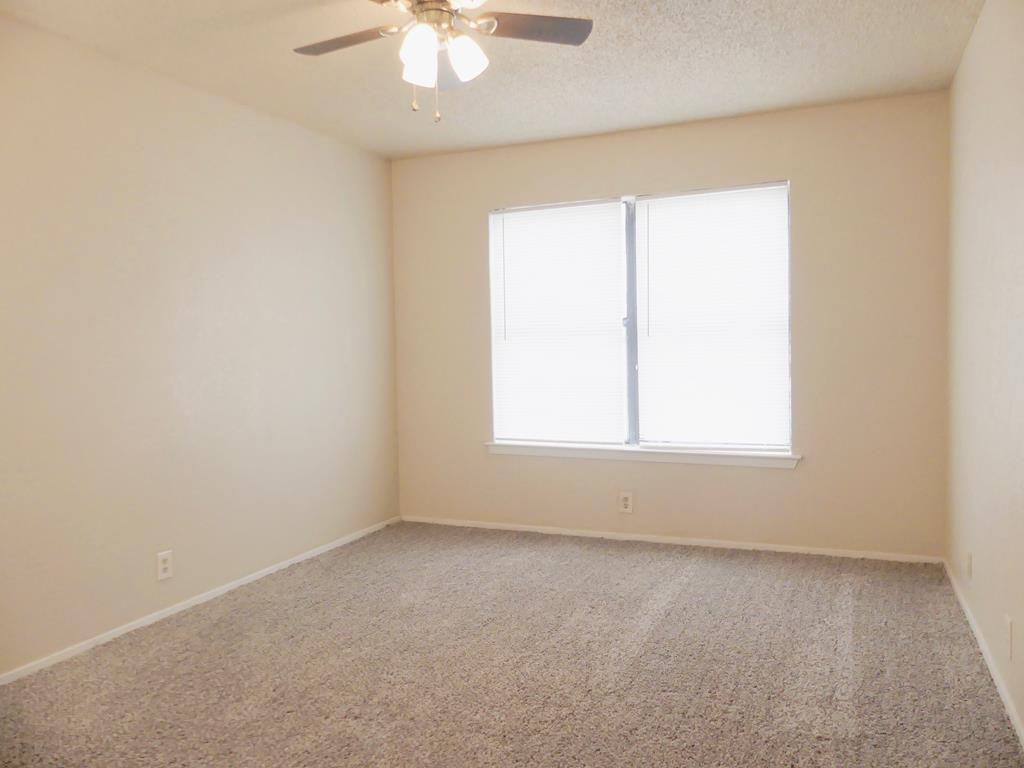 Building Photo - 1206 D NE Aspen