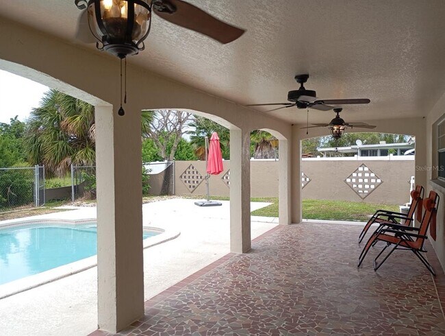 Building Photo - 3944 Headsail Dr