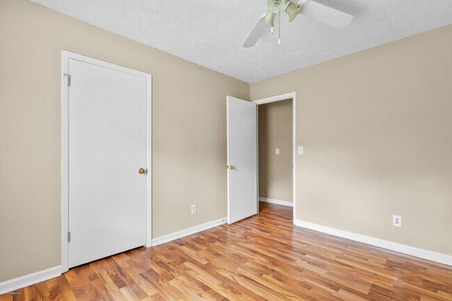 Building Photo - 625 Oxford Hall Dr SW