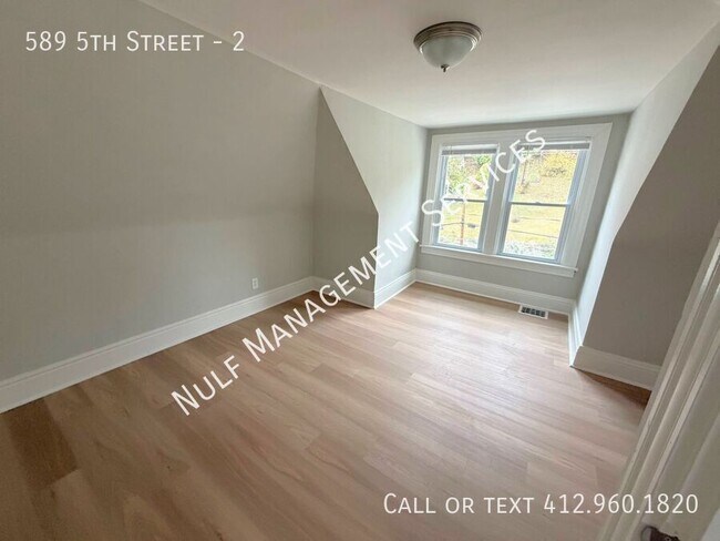 Building Photo - 589 5th St