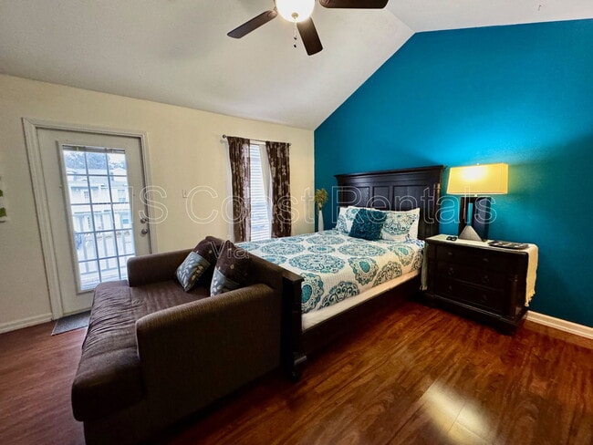 Building Photo - 1131 Century Oaks Dr