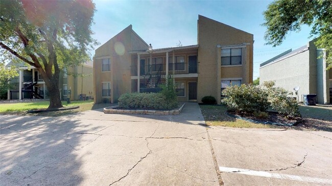 Building Photo - 305 Manuel Dr