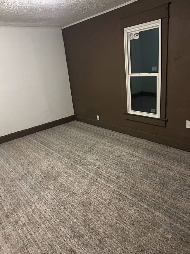 Building Photo - Spacious & Affordable 3-Bedroom Home