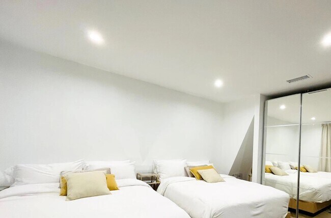 Building Photo - 1907 Maginn Dr