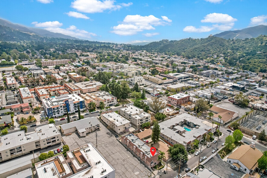 Building Photo - 10128 Hillhaven Ave