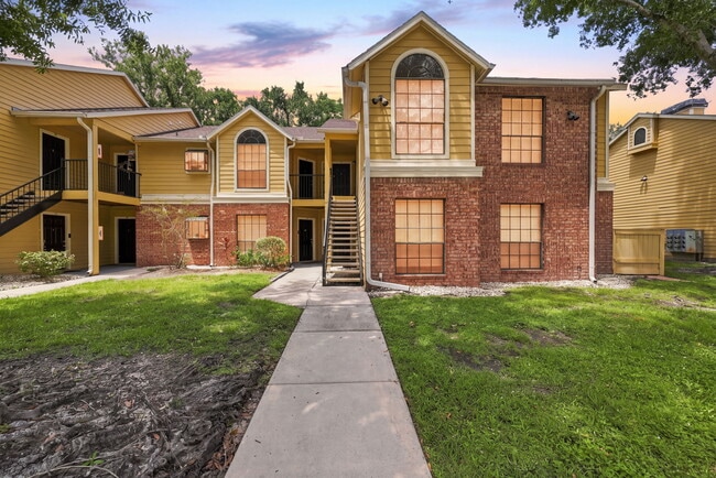 Building Photo - 8630 Mallard Reserve Dr