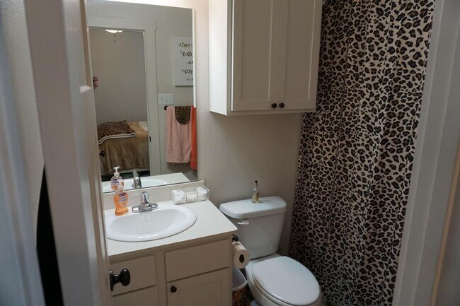 Building Photo - 2103 9th St