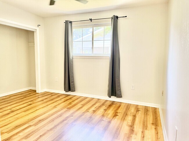 Building Photo - 6937 N Rothmer Dr