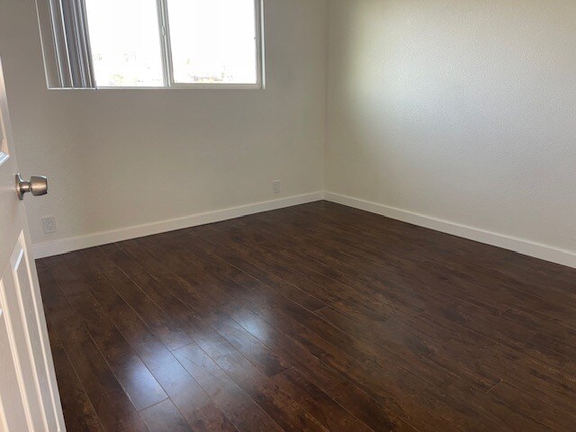 Building Photo - 2070 Sahara Dr