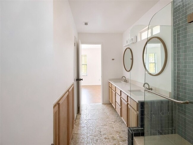 Building Photo - 15334 Barataria Dr